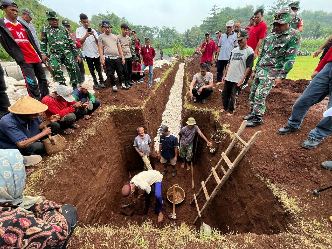 Bupati Endah Bangkitkan Semangat Warga Bangun Desa di Tengah Efisiensi Dana