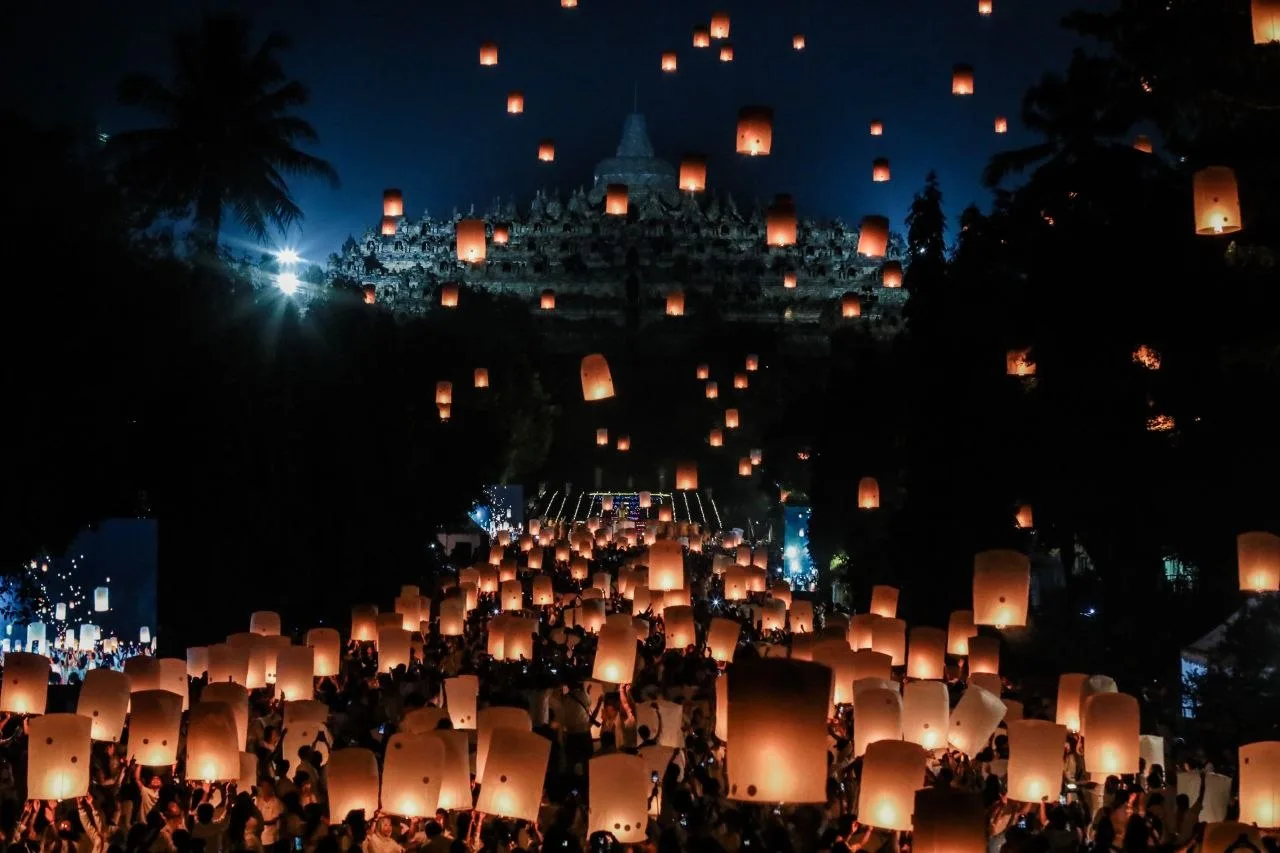 Cara Menikmati Waisak Borobudur 2026, dari Pelepasan Lampion hingga Sunrise Pradaksina